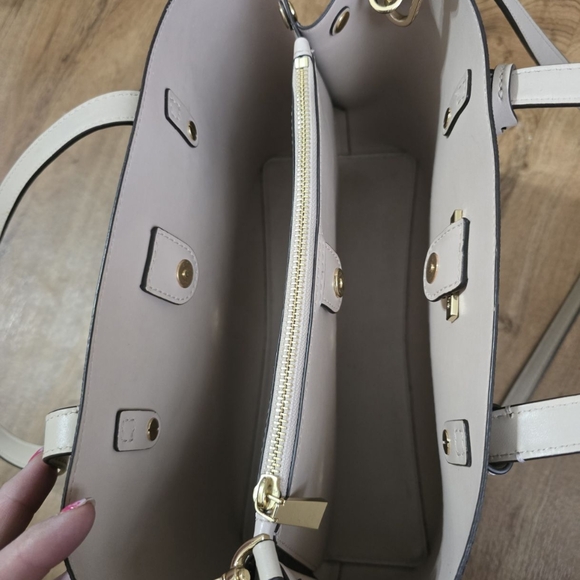 Michael Kors Medium Tote - Picture 3 of 16